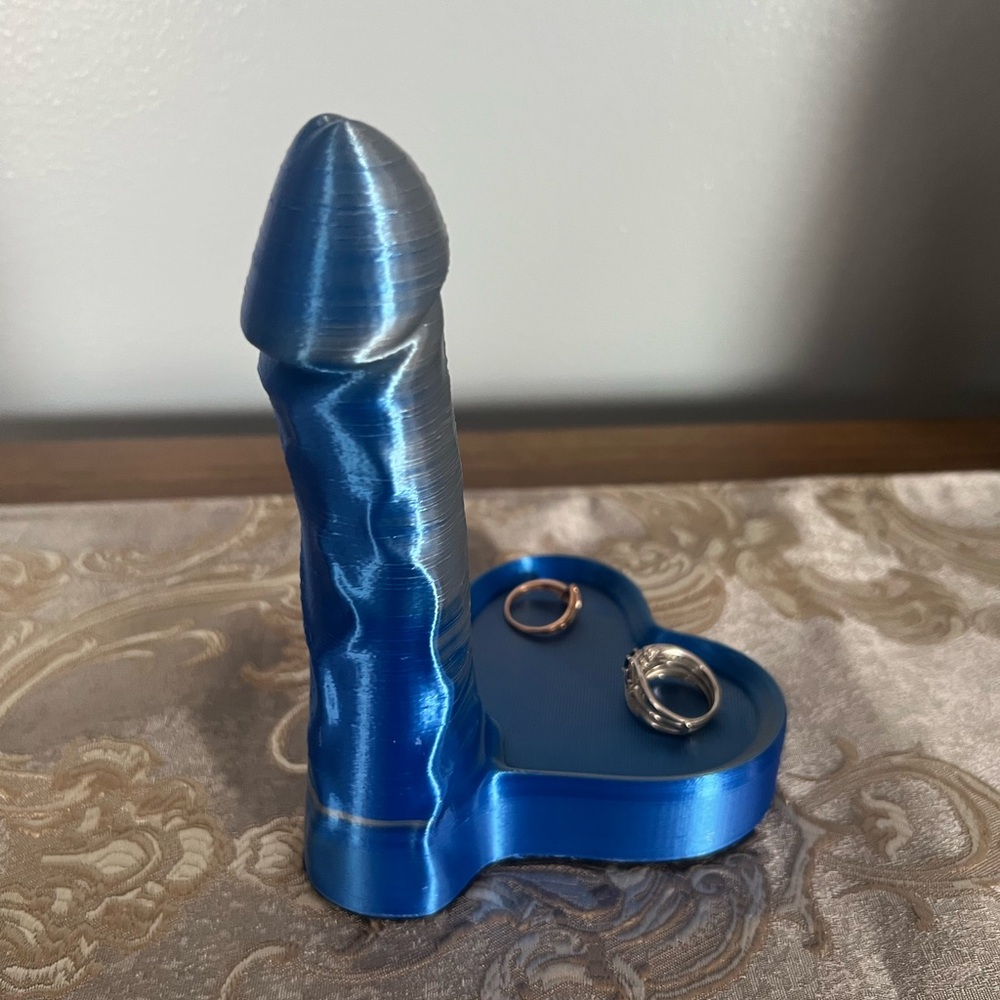 The Cold Shoulder 🐓 Jewelry Holders - Picture 3 of 3